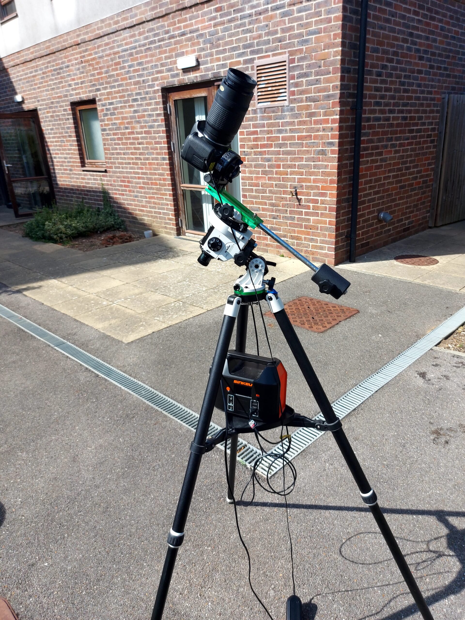 Canon 550D DSLR with 70-210mm telephoto lens mounted on the Sky-Watcher Star Adventurer 2i.