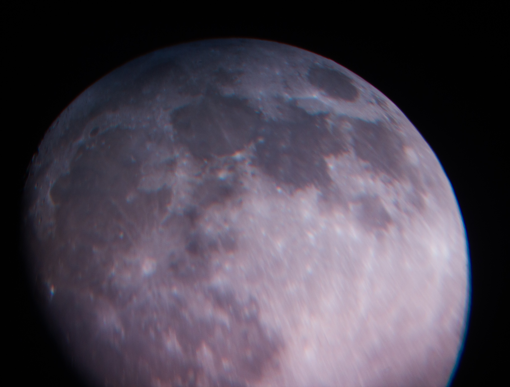 Moon photographed at ISO 200, 1/320 second and f/5.6